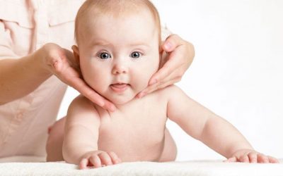 Fisioterapia para tratar la tortícolis infantil congénita y la deformación craneal